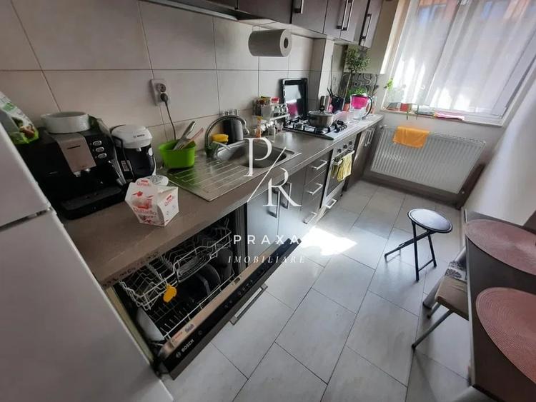 Garsonieră decomandată, mobilată în Florești