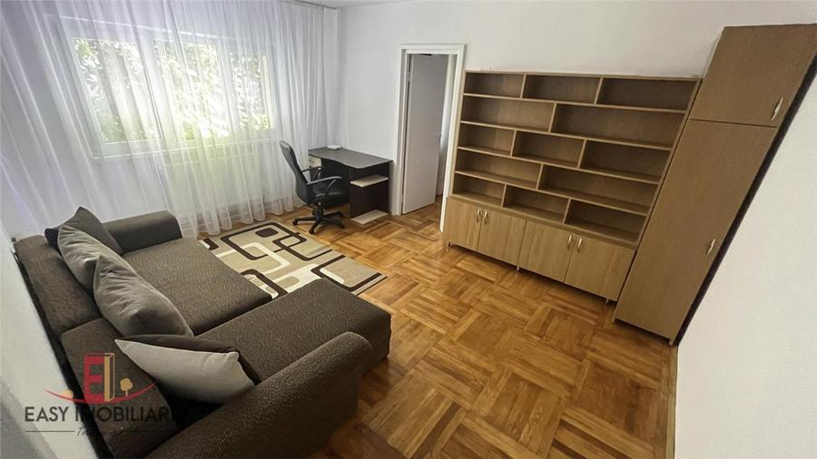 Apartament cu 2 camere semidecomandat în 7 Noiembrie