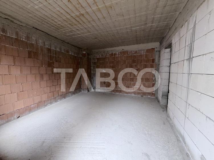 Casă individuală cu 6 camere cu Teren 220 Mp în Orașul de Jos
