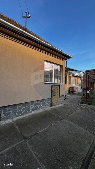 Casă cu 4 camere cu Teren 572 Mp în Central