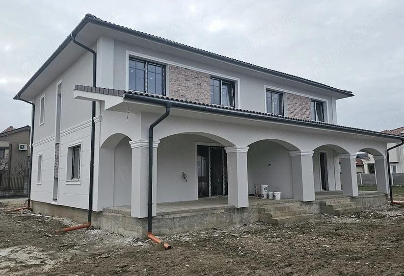 Casă cu 5 camere cu Teren 345 Mp în Central