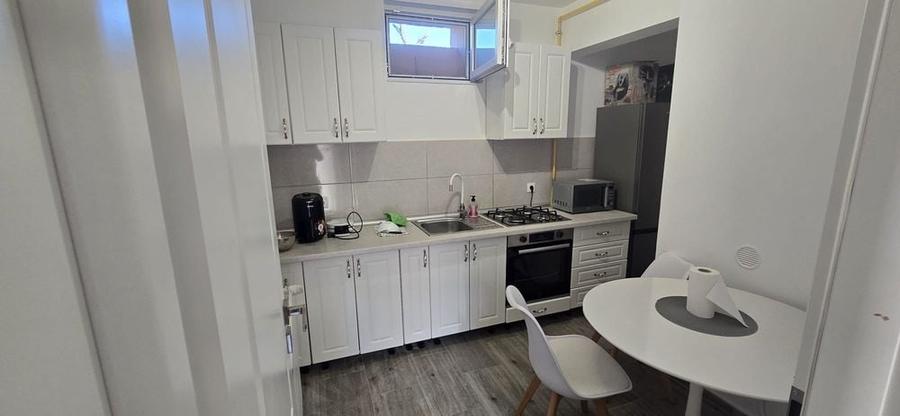 Apartament cu 3 camere decomandat în Exterior Vest