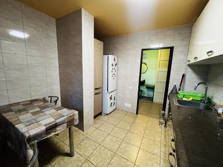 Apartament cu 3 camere decomandat, mobilat în Drumul Taberei