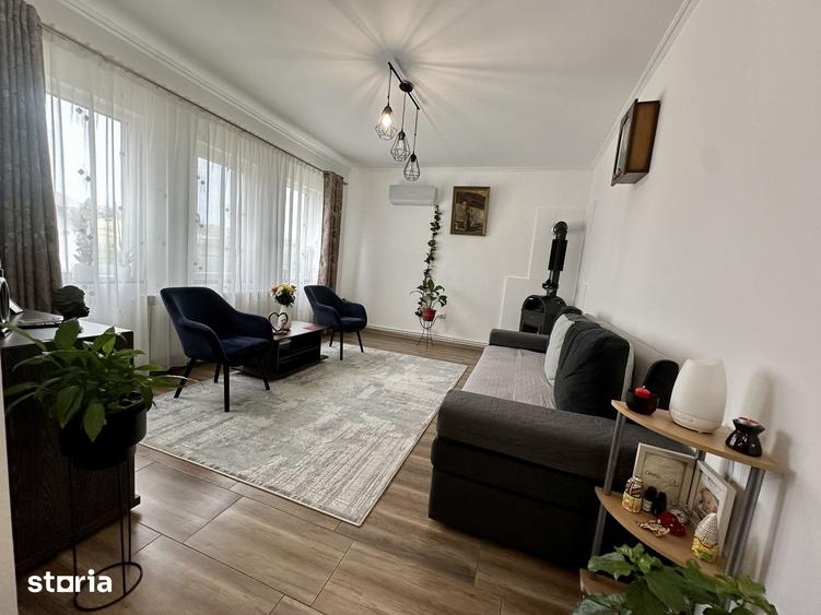 Casă cu 6 camere cu Teren 717 Mp în Holboca