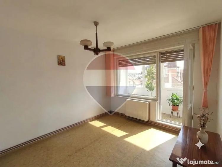 Apartament cu 3 camere decomandat în Central