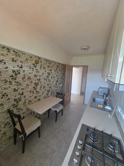 Apartament cu 3 camere decomandat în Baicului