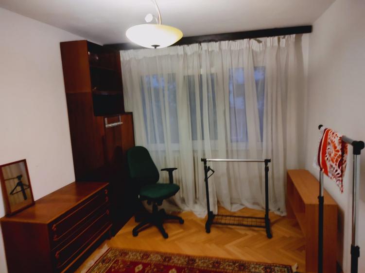 Apartament cu 3 camere semidecomandat, mobilat în Tătărași