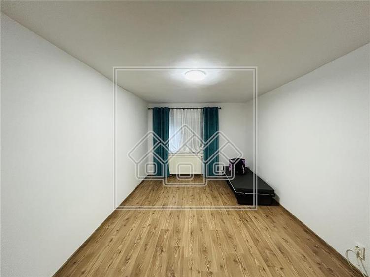Apartament cu 3 camere decomandat în Terezian