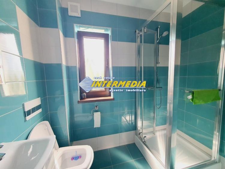 Casă individuală cu 5 camere cu Canalizare în Ciugud