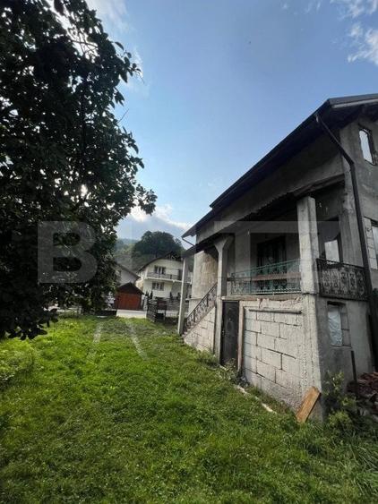 Casă individuală cu 9 camere cu Canalizare în Exterior Nord
