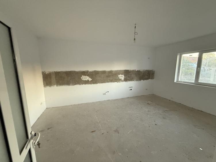 Casă cu 4 camere în Roata de Jos