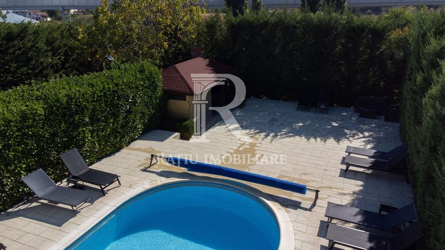 Casă individuală cu 18 camere cu Piscina în Sânmartin