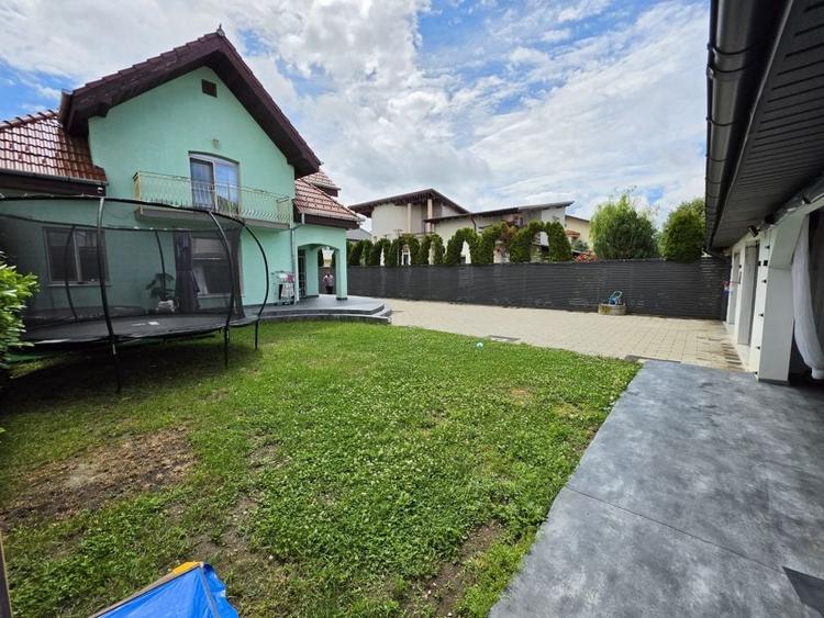 Casă individuală cu 5 camere cu Canalizare în Șelimbăr