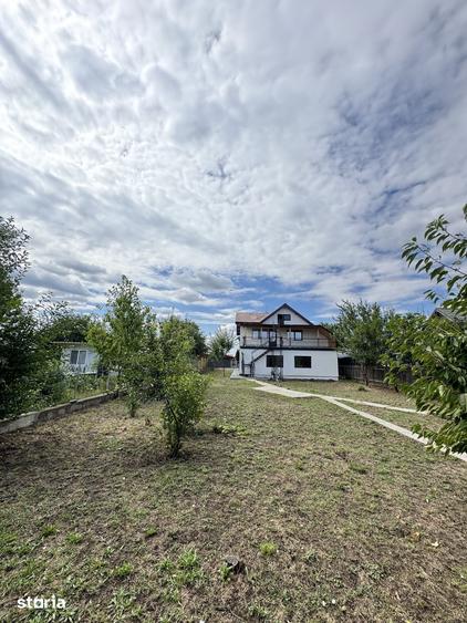 Casă cu 4 camere cu Teren 1000 Mp în Holboca