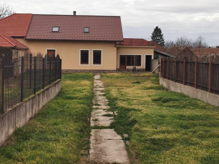 Casă cu 3 camere în Central