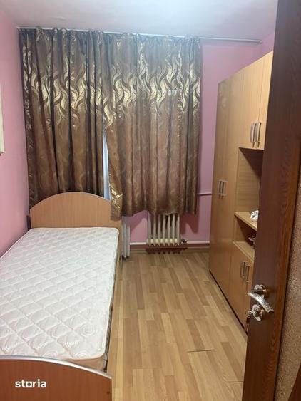 Apartament cu 3 camere semidecomandat în Gării