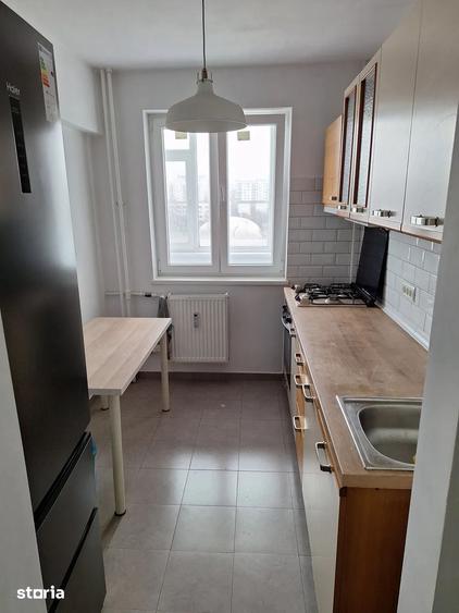 Apartament cu 3 camere semidecomandat în Drumul Taberei