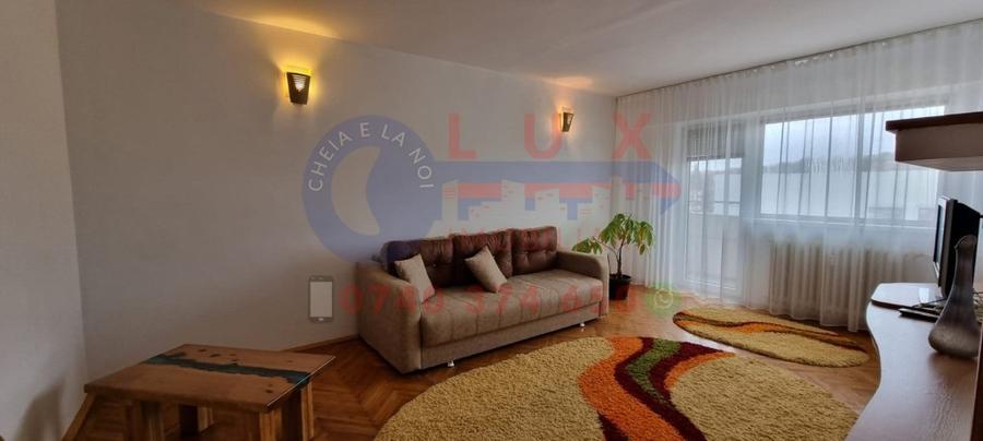 Apartament cu 3 camere decomandat în Piața Nouă