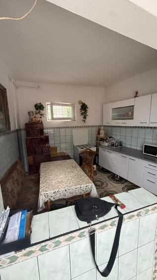 Casă individuală cu 3 camere cu Canalizare în Central