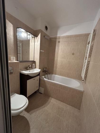 Apartament cu 3 camere decomandat în Sub Arini