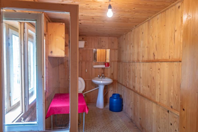 Casă individuală cu 14 camere cu Teren 2700 Mp în Brusturoasa