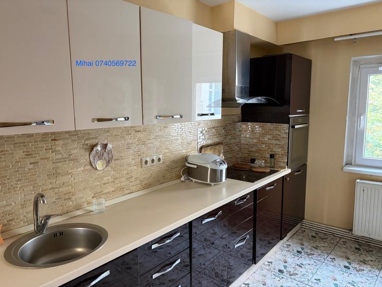 Apartament cu 3 camere decomandat în Central