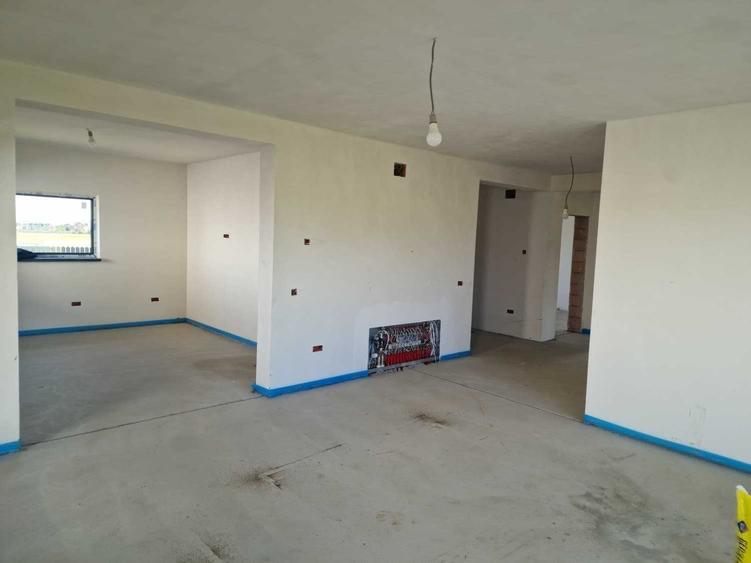 Casă cu 4 camere în Tărlungeni