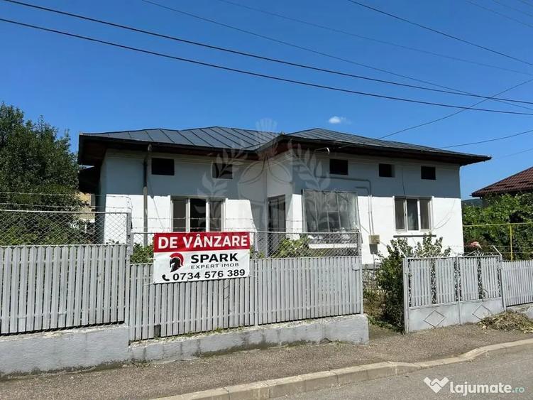 Casă cu 3 camere cu Teren 580 Mp în Central