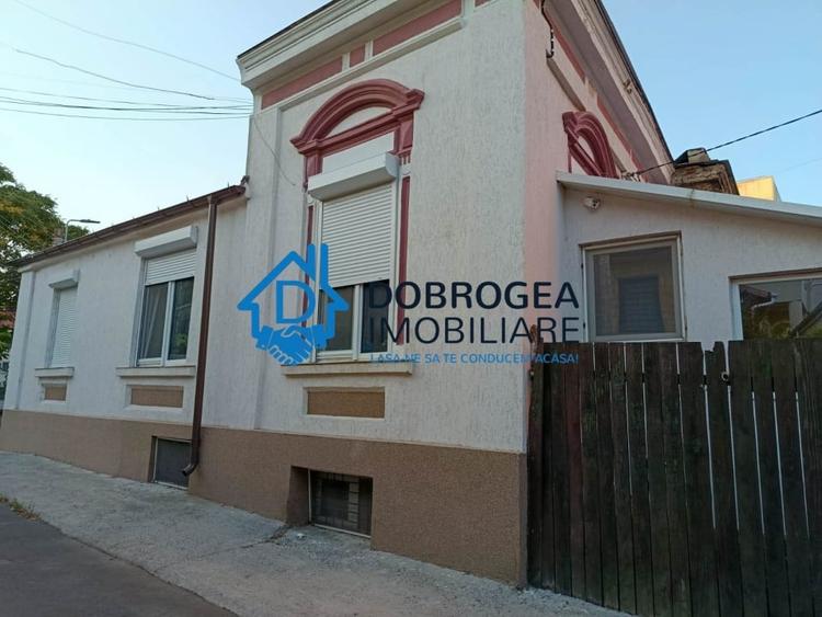 Casă individuală cu 3 camere cu Canalizare în Central