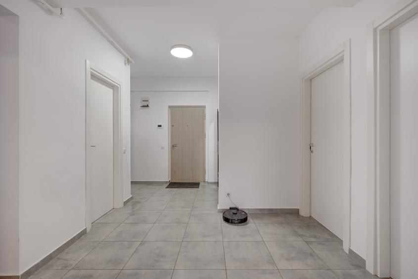 Apartament cu 3 camere decomandat în Ștefăneștii de Jos