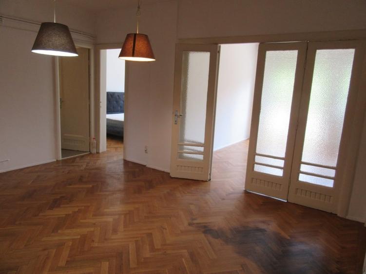 Apartament cu 3 camere semidecomandat, mobilat în Calea Victoriei