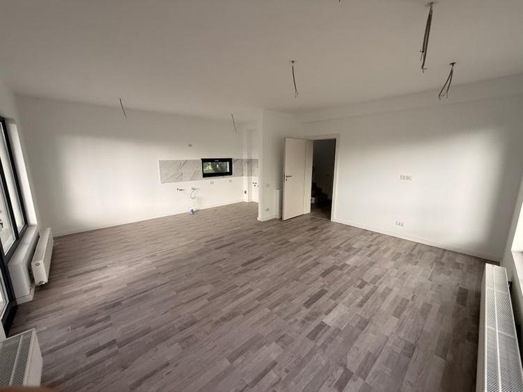 Duplex cu 4 camere cu Canalizare în Brătășanca