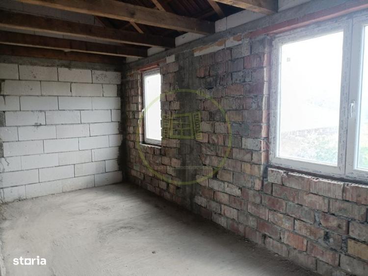 Casă cu 4 camere în Suseni