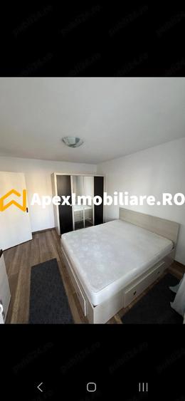 Apartament cu 3 camere decomandat, mobilat în Păcii