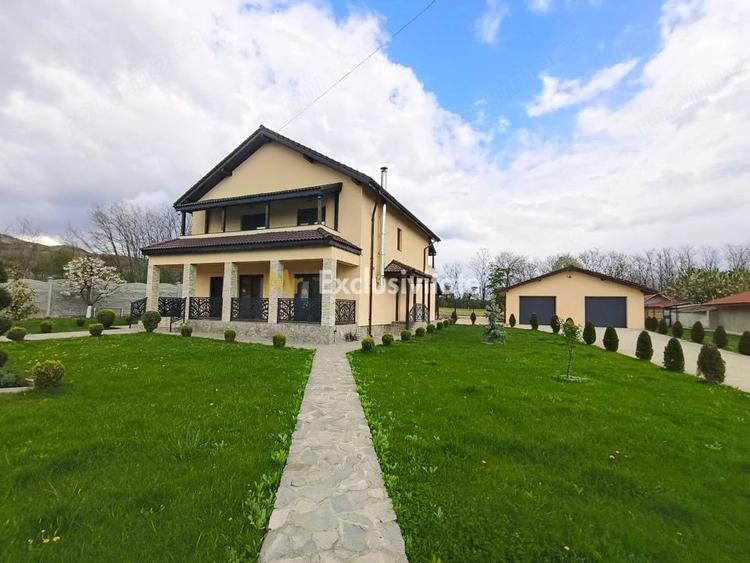 Casă cu Teren 2775 Mp în Crasna