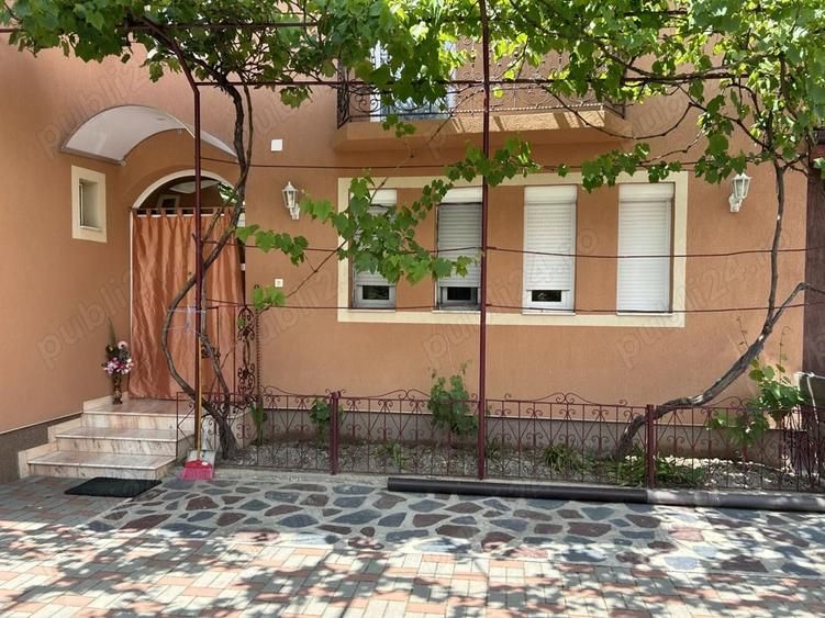 Casă cu 6 camere cu Teren 2700 Mp în Bocsig