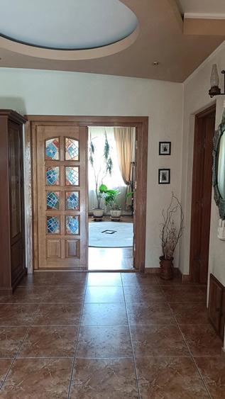 Casă cu Teren 958 Mp în Central