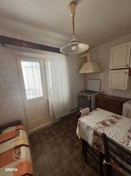 Apartament cu 3 camere decomandat în Rovine