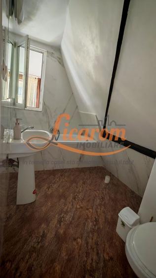 Casă individuală cu 10 camere cu Canalizare în Calea București