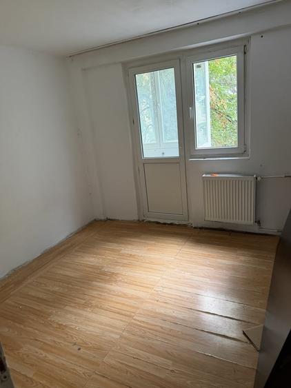 Apartament cu 4 camere decomandat în Pantelimon