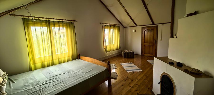 Casă individuală cu 6 camere cu Teren 593 Mp în Est