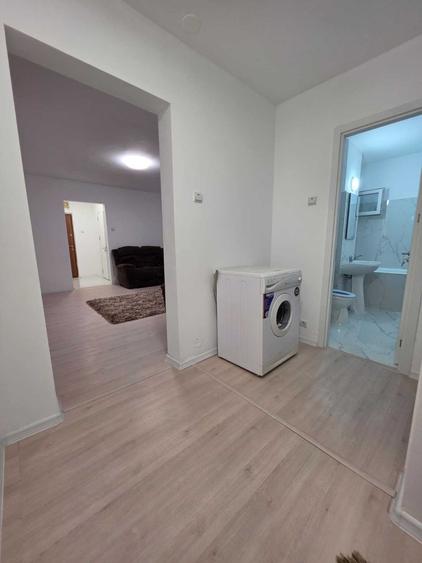 Apartament cu 3 camere semidecomandat în Colentina