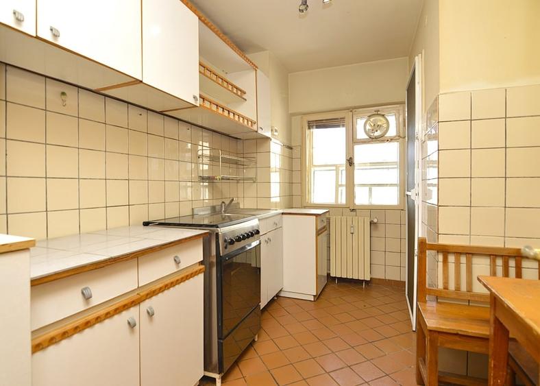 Apartament cu 3 camere decomandat, mobilat în Decebal
