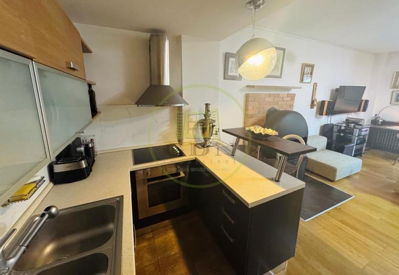 Apartament cu 3 camere semidecomandat, mobilat în Clăbucet