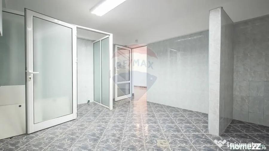 Casă cu 7 camere cu Teren 3140 Mp în Schei
