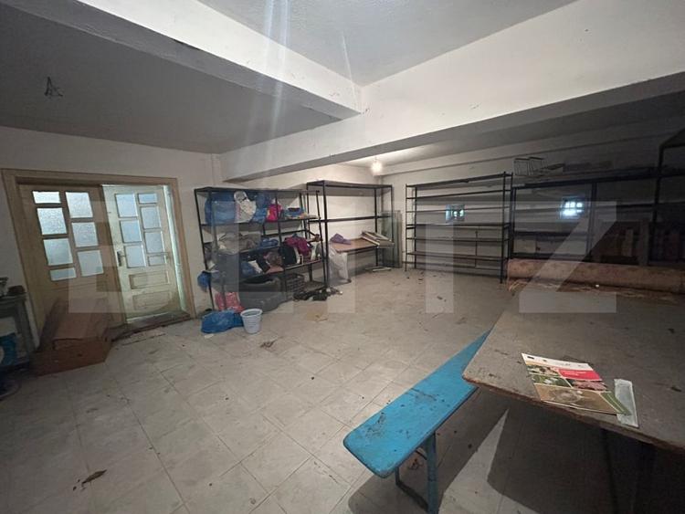 Casă individuală cu 10 camere cu Canalizare în Central
