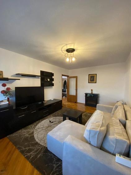 Apartament cu 3 camere decomandat în Casa de Cultură