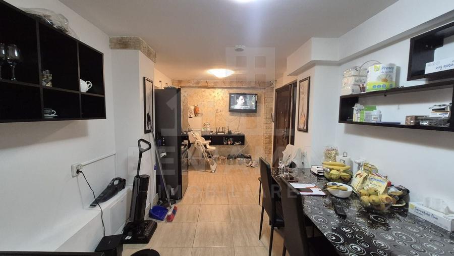 Apartament cu 3 camere decomandat în 1 Mai