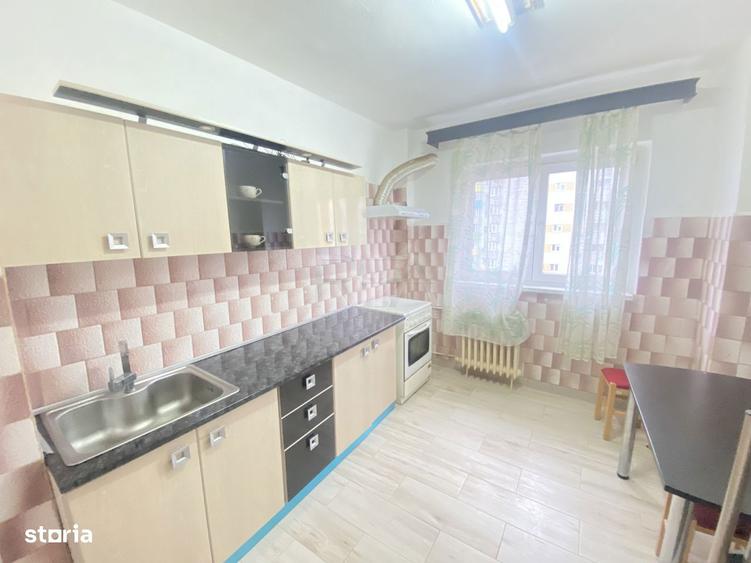 Apartament cu 3 camere semidecomandat, mobilat în Rahova