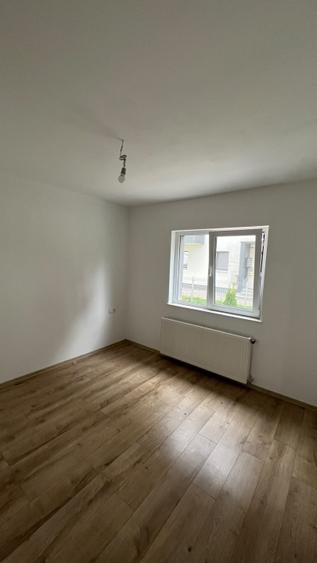 Apartament cu 4 camere decomandat în Independenței